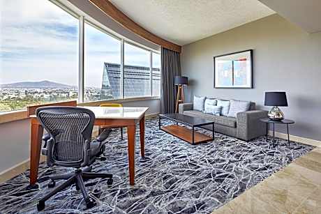Master Suite, 1 King