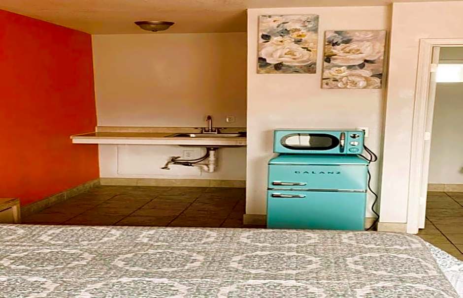 Royal Gateway Motel by OYO