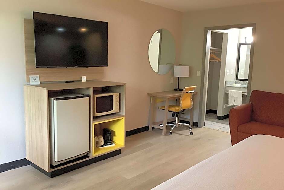 Days Inn by Wyndham Kingdom City