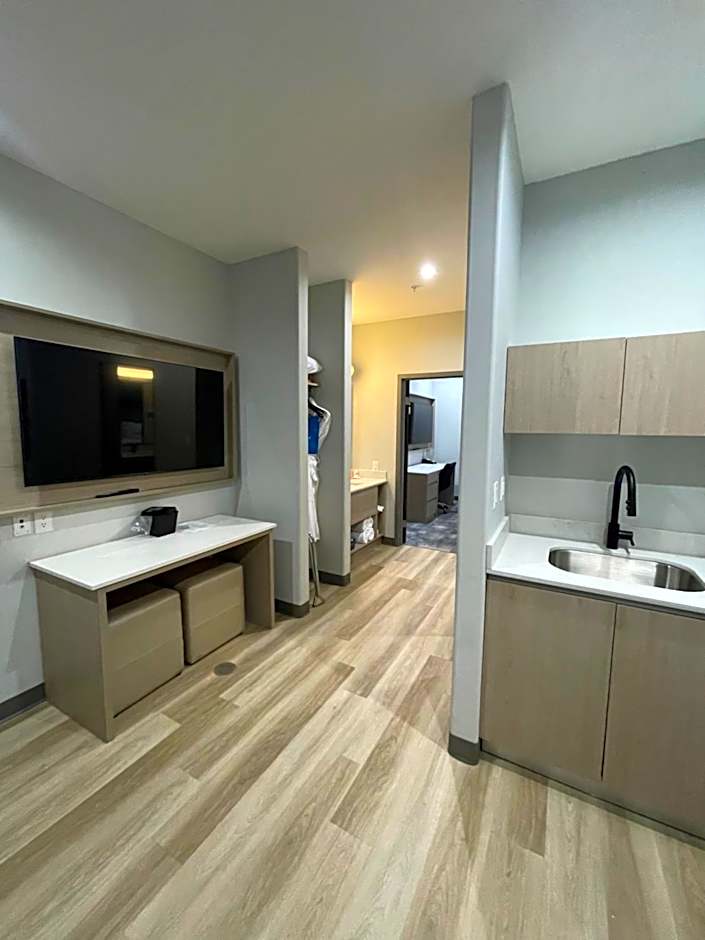 Home Inn & Suites Regina Airport