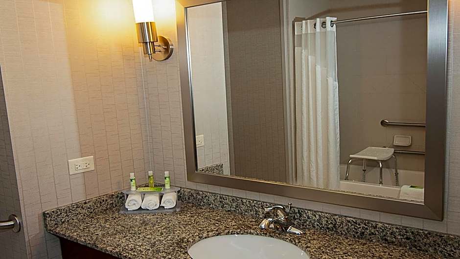 Holiday Inn Express & Suites Wichita Northeast By IHG