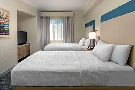 One-Bedroom Suite with Two Double Beds - Non-Smoking