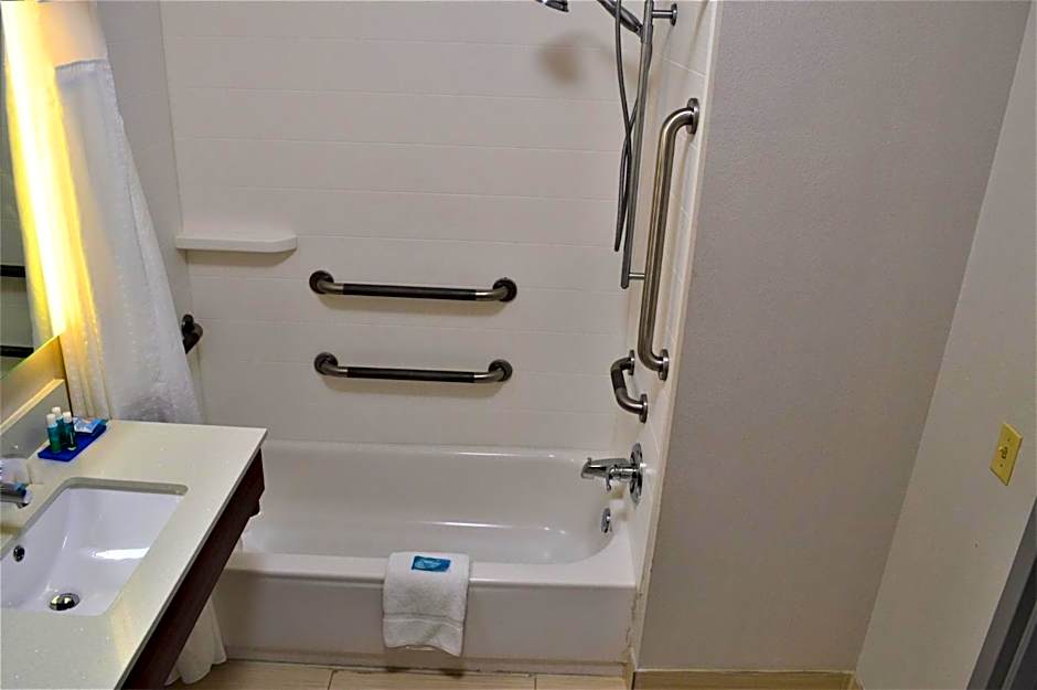 Holiday Inn Express & Suites Batesville By IHG