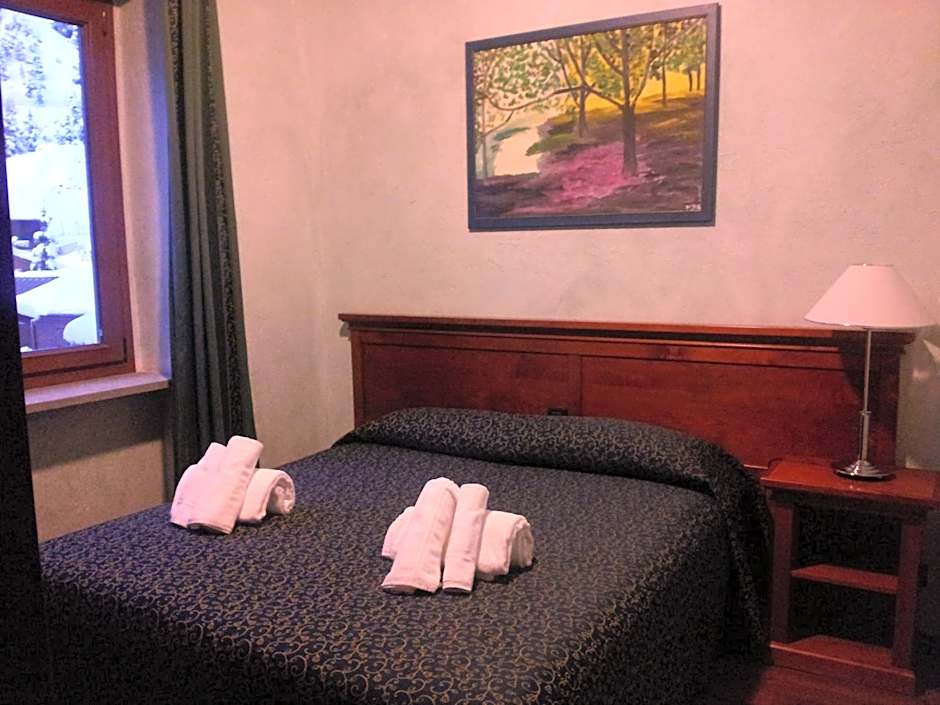Photo 1 of 4 of Single Room