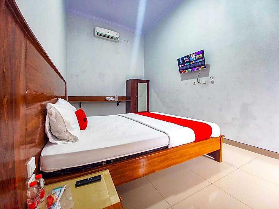 RedDoorz Plus Syariah at Umyas Hotel near Terminal Anjuk Ladang Nganjuk
