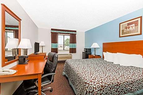 1 King Bed Non-Smoking