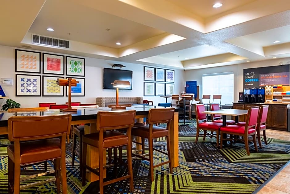 Holiday Inn Express Hotel & Suites Evanston By IHG