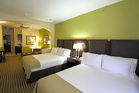 2 Queen Beds Suite Sofa Bed