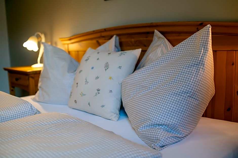 Residence Obermoarhof - Family Apartments with Pool & Playground