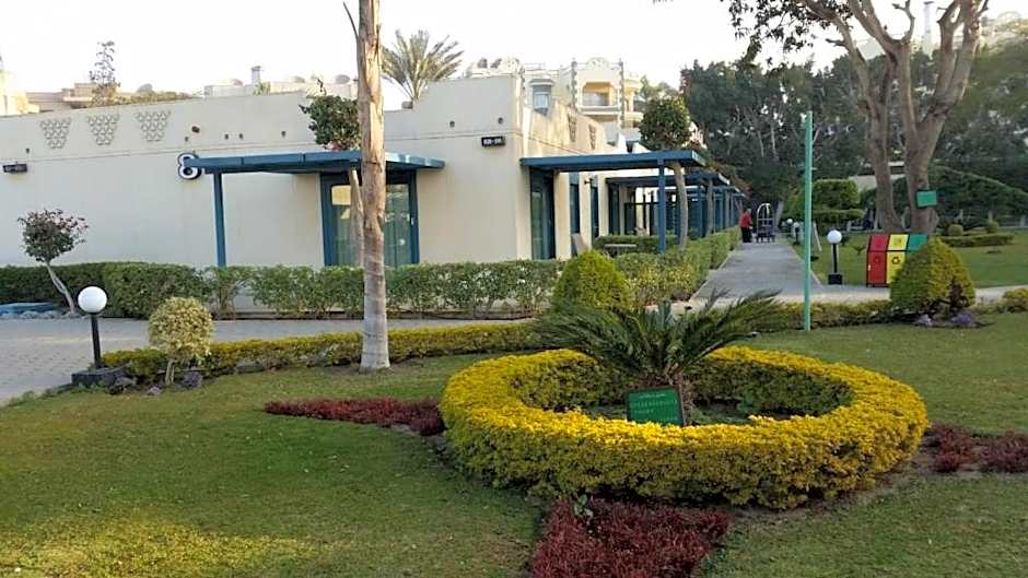 Cairo Pyramids Hotel