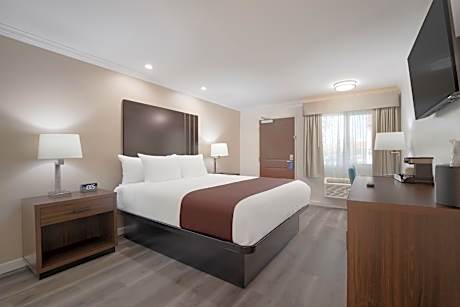 Suite - 1 King Bed, Nonsmoking, Sofabed, Separate Living Room