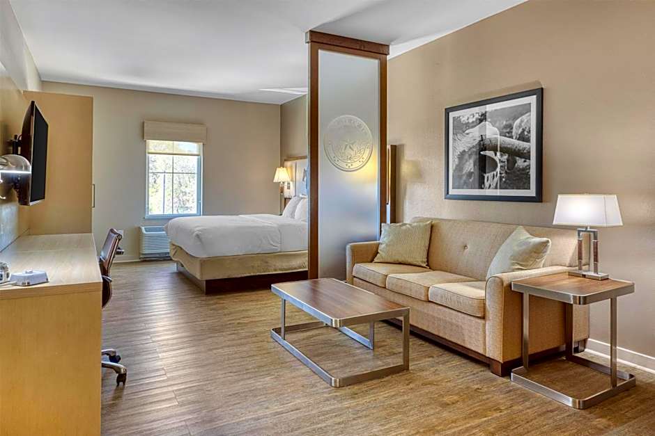 Best Western Bandera Suites & Saloon