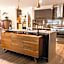 Entertainer's Paradise! Child =& pet friendly Pool spa, movie room - close to Australia Zoo