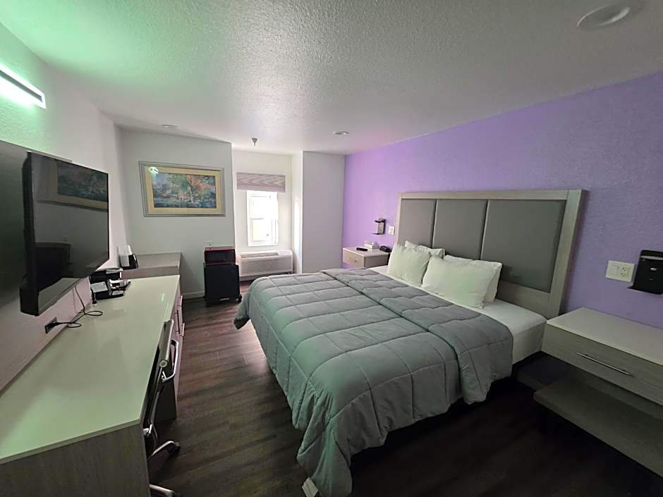 The Aqua Pacific Hotel