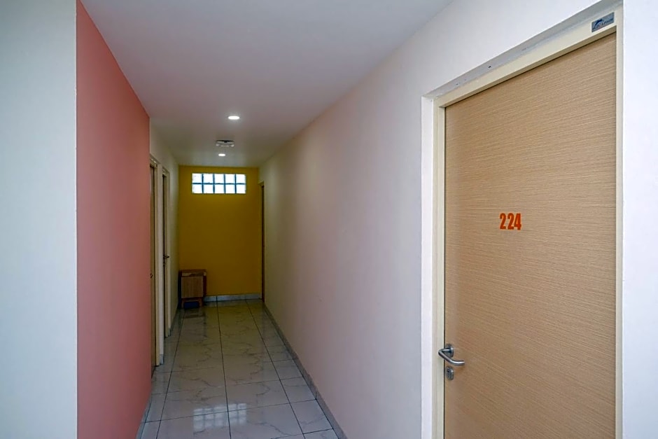 Sans Hotel Aurum Majapahit Semarang