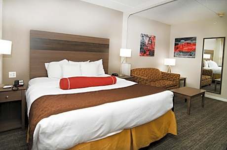 King Suite - Non-Smoking