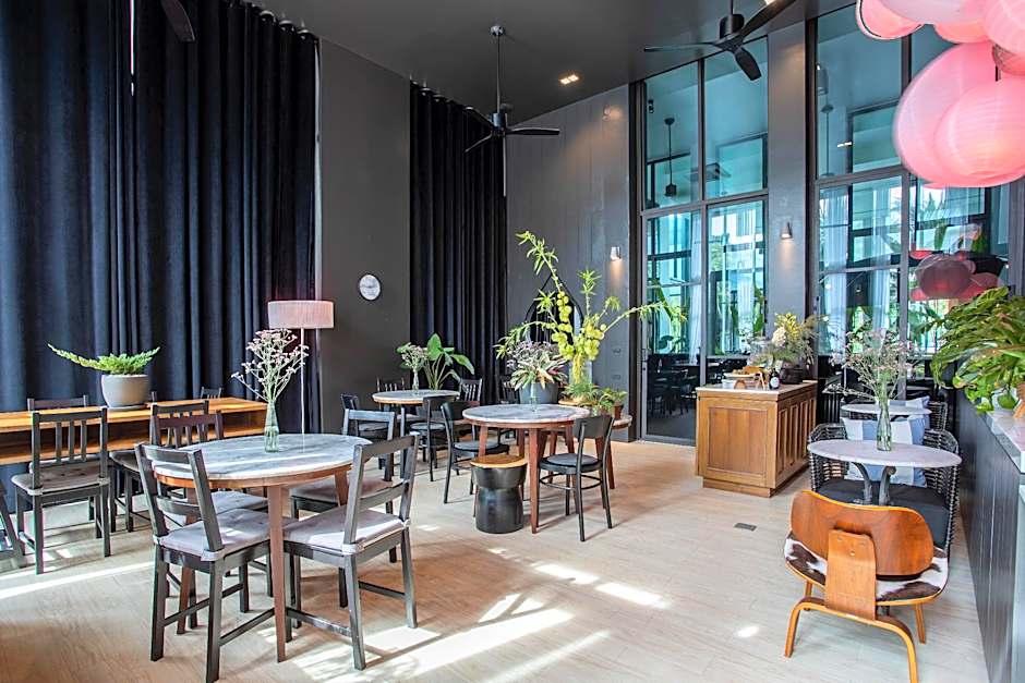 Two Villas Holiday Phuket: Onyx Style Nai Harn Beach