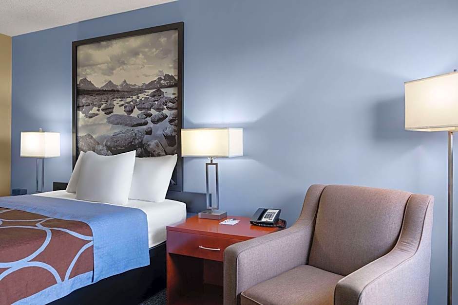 Super 8 by Wyndham Sherwood Park/Edmonton Area