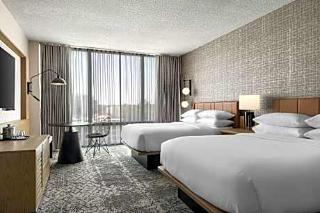 Larger Guest room, 2 Queen