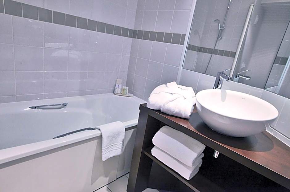 Golden Tulip Paris CDG Airport  Villepinte