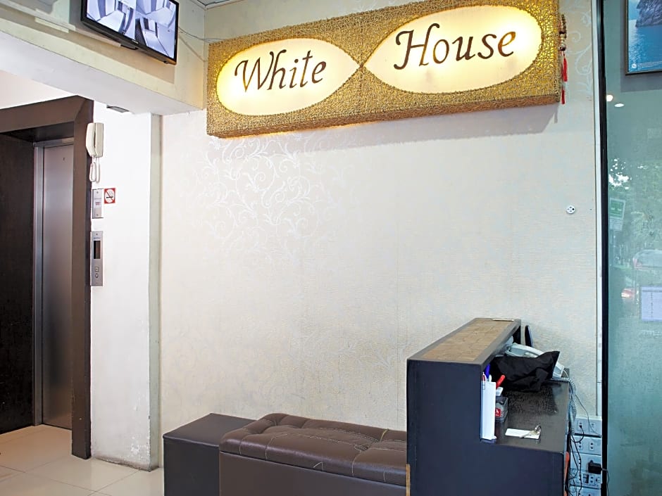 White House Asoke Sukhumvit 18