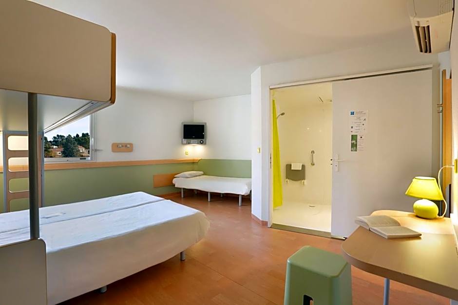 First Inn Hotel