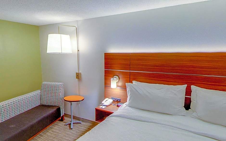 Holiday Inn Express Fort Wayne - East - New Haven By IHG