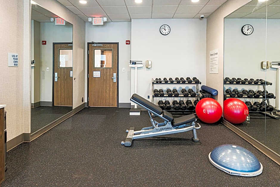 Holiday Inn Express & Suites Buford NE - Lake Lanier by IHG