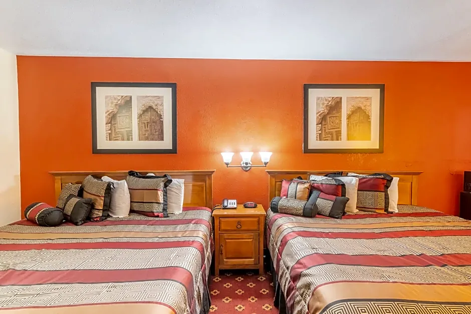 Econo Lodge Inn & Suites Downtown San Antonio