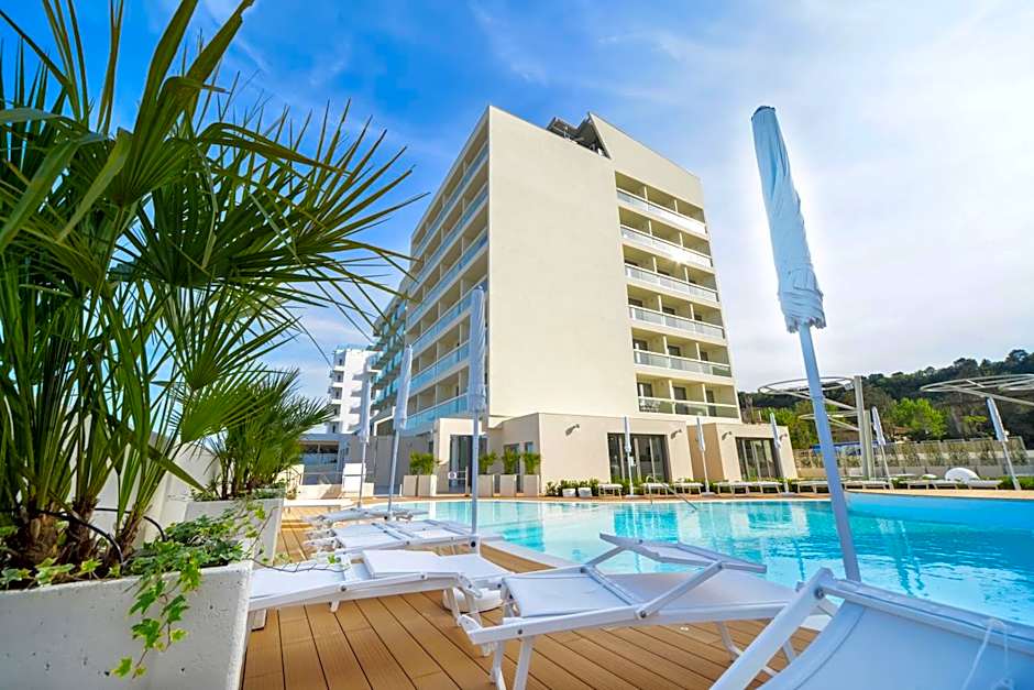 Nautilus Family Hotel