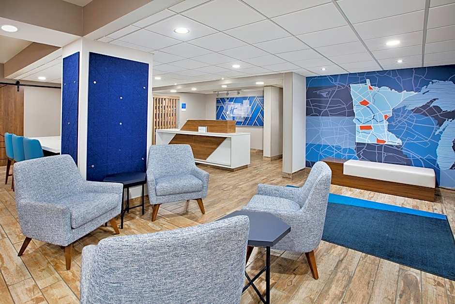 Holiday Inn Express & Suites Eden Prairie  Minneapolis By IHG