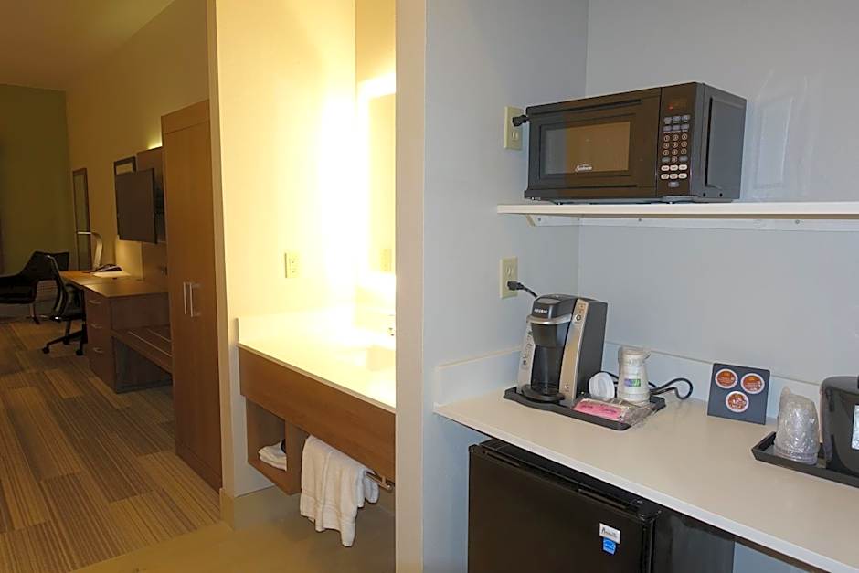 Holiday Inn Express & Suites Brentwood By IHG