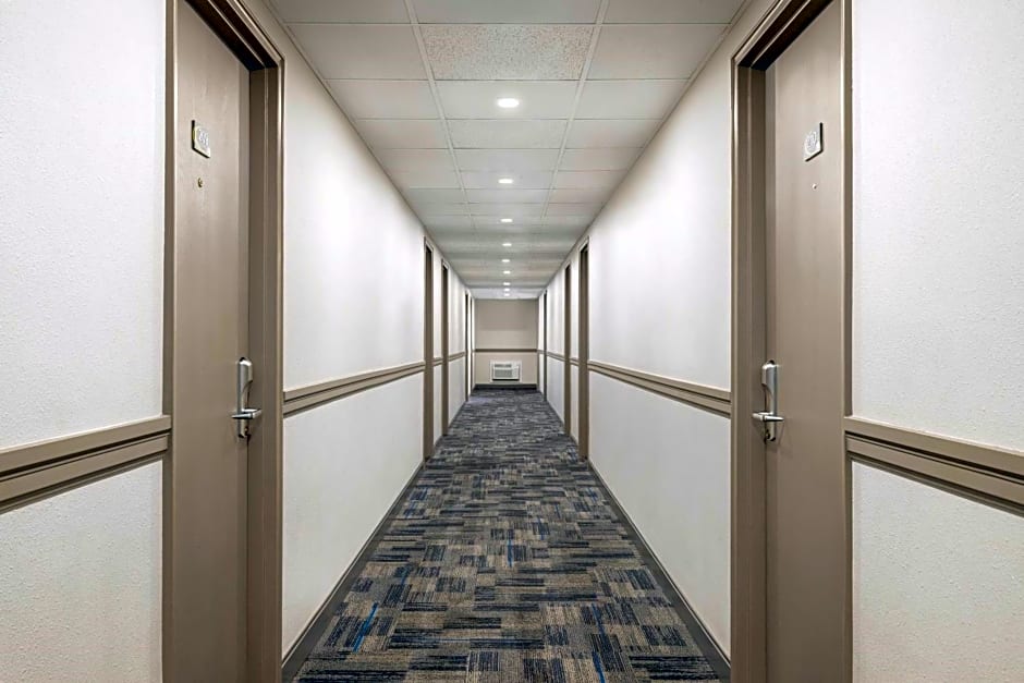 Super 8 by Wyndham Sarnia ON