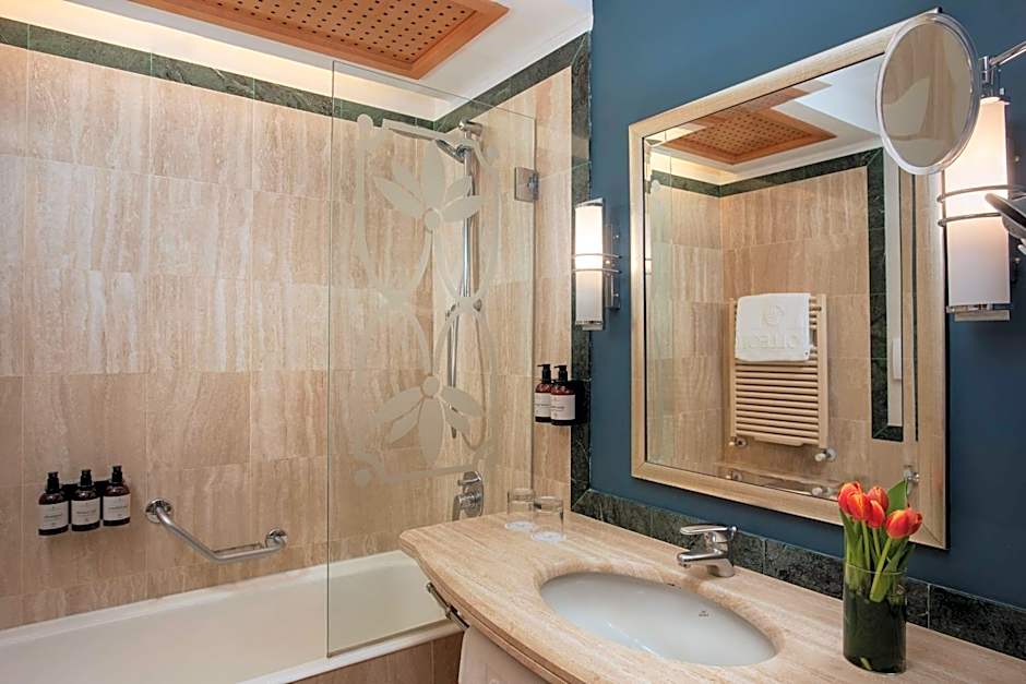 NH Collection Genova Marina