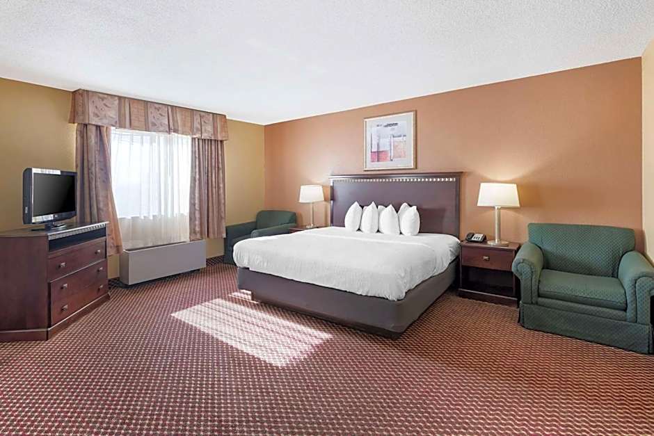 Quality Inn & Suites Bloomington University Area