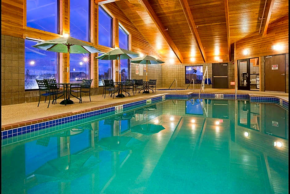 AmericInn by Wyndham Thief River Falls