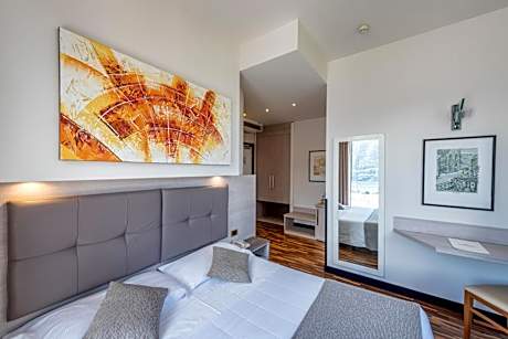 Double Room with Balcony and Lake View