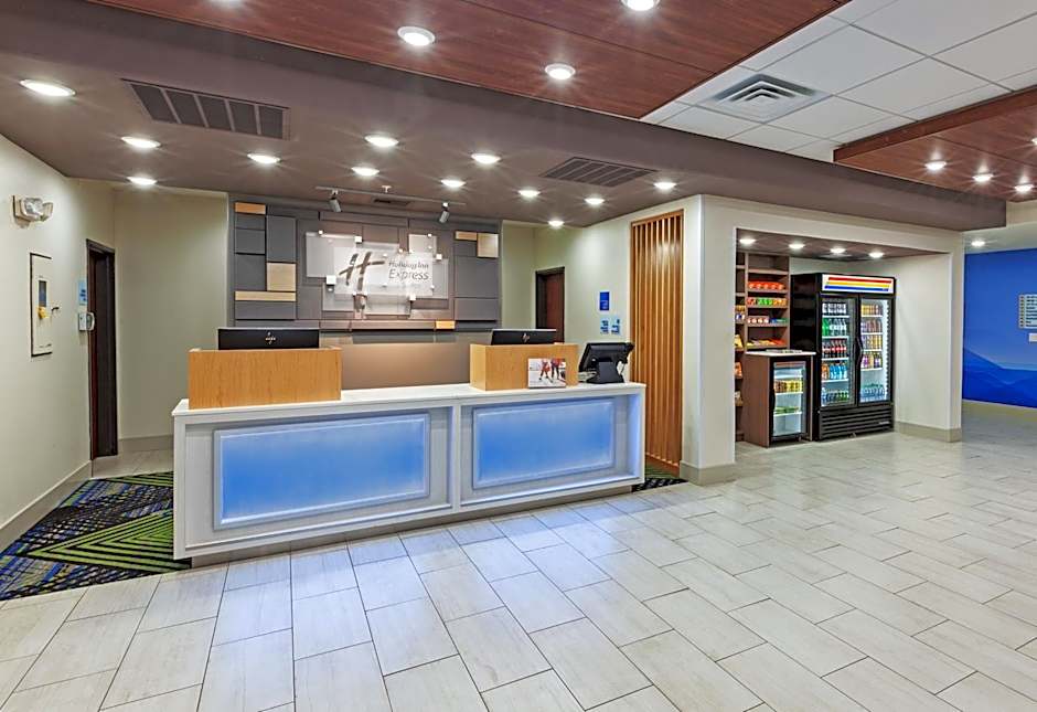 Holiday Inn Express & Suites Sealy By IHG