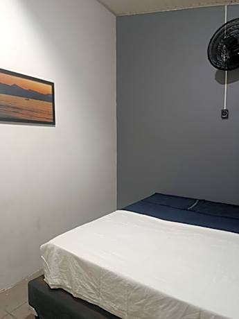 Basic Triple Room with Shared Bathroom