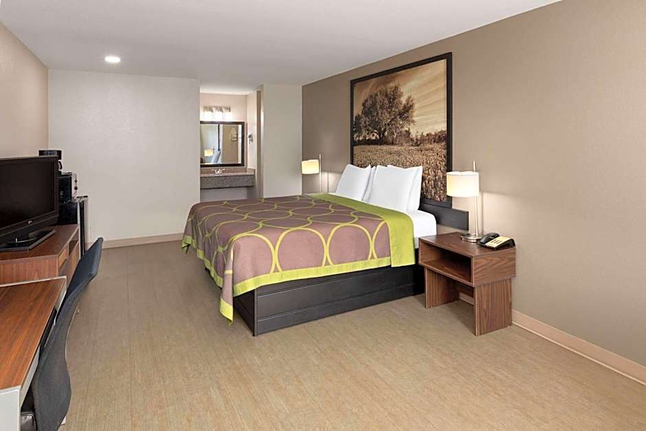 Super 8 by Wyndham Buffalo