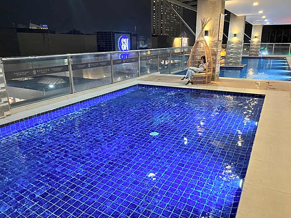 Neat and Cozy Minimalist Studio