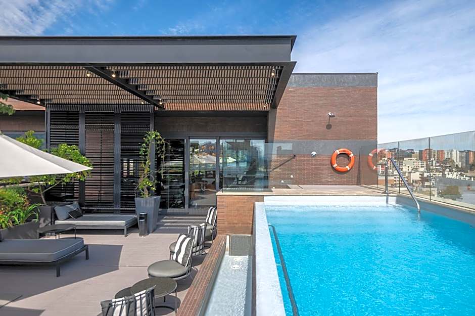 The Singular Santiago