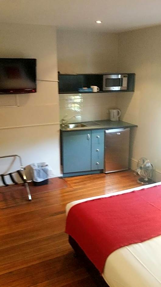 Waterfront Lodge Motel