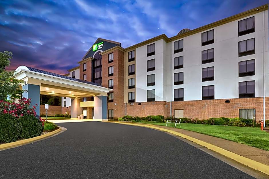 Holiday Inn Express & Suites Chesapeake By IHG