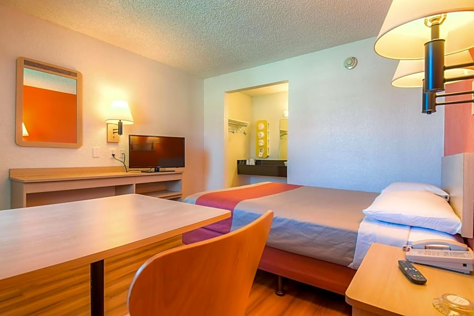 Motel 6 Palm Springs - Rancho Mirage