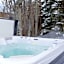 Casa Pura Vida Hot Tub, Pool & Ping Pong Tables w Backyard & BBQ Come stay