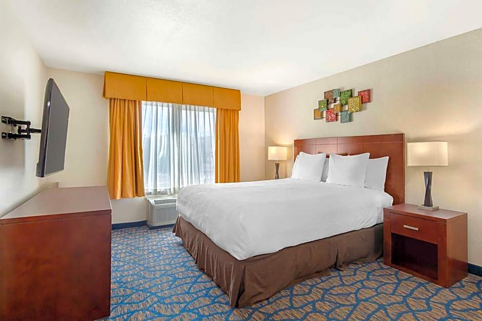 Best Western Plus Villa Del Lago Inn Patterson