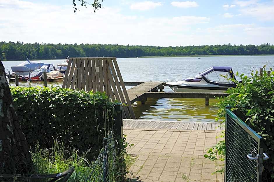 Einraumapartment mit Seeblickbalkon