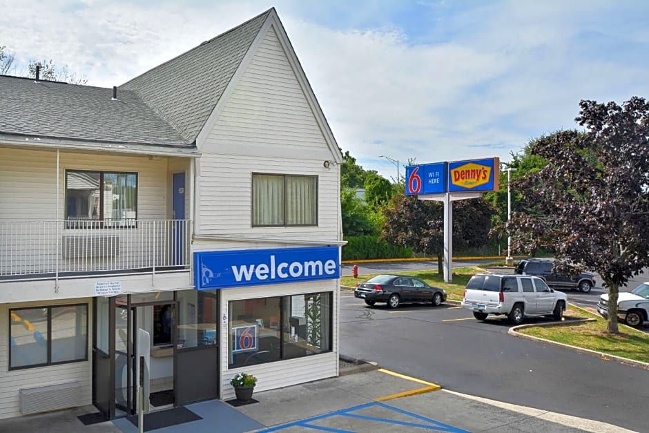 Motel 6-Southington, CT - Hartford