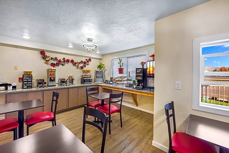 Red Roof Inn & Suites Medford - Airport